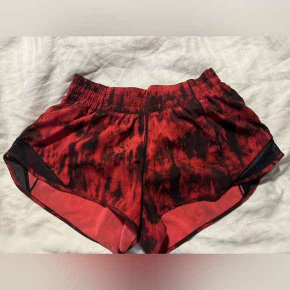 Lululemon Hotty Hot shorts size 6 - Picture 1 of 2
